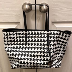 Pre-Owned Black & White Houndstooth Michael Kors Tote Bag